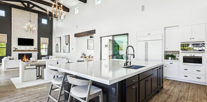 2668 E Kingbird Court, Gilbert