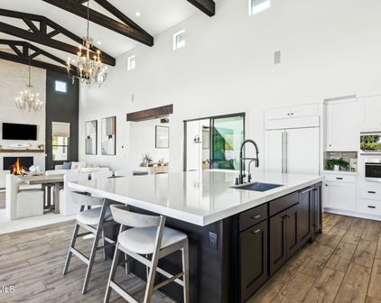 2668 E Kingbird Court, Gilbert