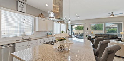 746 E Garden Basket Drive, San Tan Valley