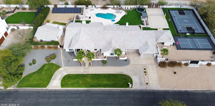6718 E Caron Drive, Paradise Valley