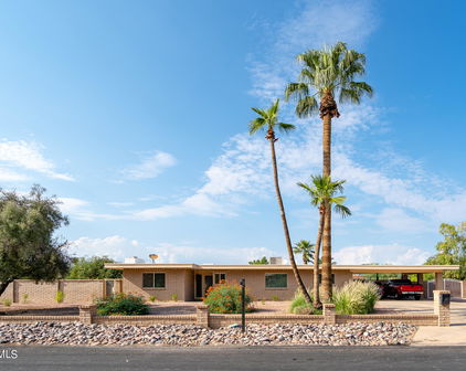 5002 W Soft Wind Drive, Glendale