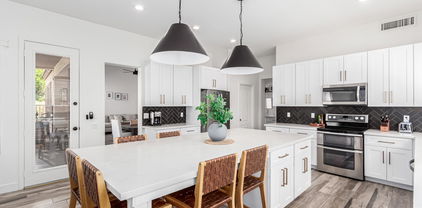 7236 W Aurora Drive, Glendale