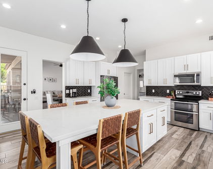 7236 W Aurora Drive, Glendale