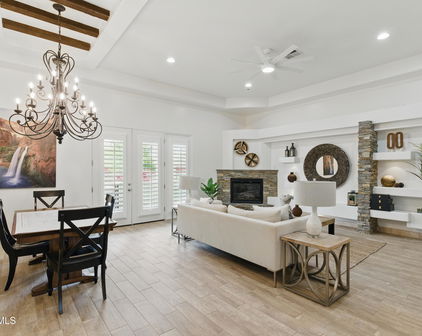 6146 E Dixileta Drive, Cave Creek