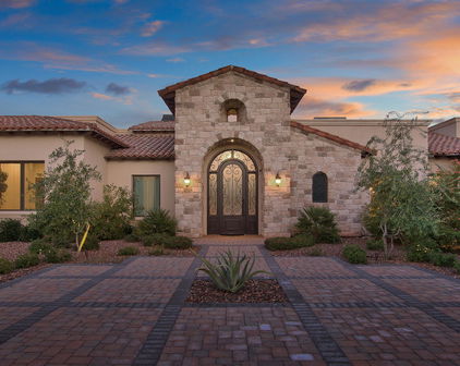 7807 N Calle Caballeros Street, Paradise Valley