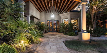 8 E Oakwood Hills Drive, Chandler