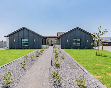 6804 N 177th Place, Waddell
