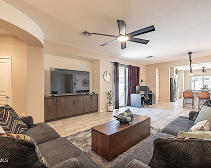 870 E Runaway Bay Place, Chandler