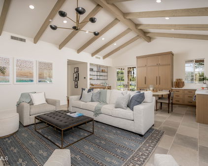 8817 N 58th Place, Paradise Valley