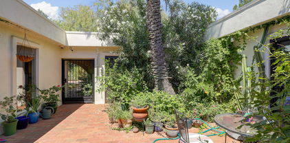 6524 N 61st Street, Paradise Valley