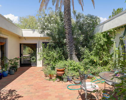 6524 N 61st Street, Paradise Valley