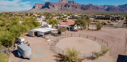 566 S Mountain View Road, Apache Junction