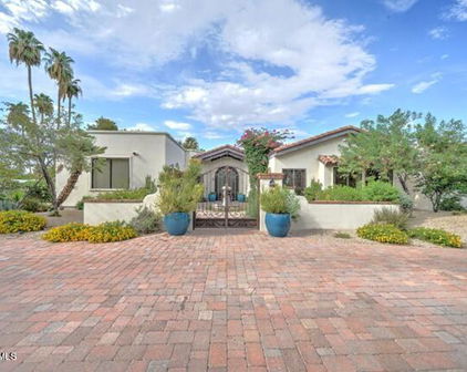 5862 E Berneil Lane, Paradise Valley