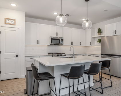 8624 W Augusta Avenue, Glendale
