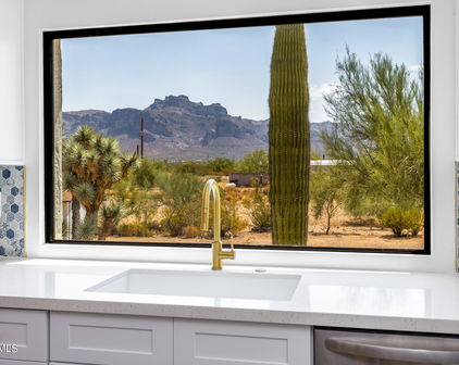 173 N Hilton Road, Apache Junction