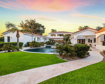 6933 E Fanfol Drive, Paradise Valley