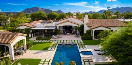 5916 E Caron Circle, Paradise Valley