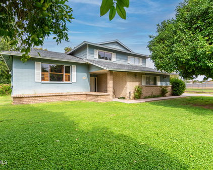 4924 W Country Gables Drive, Glendale