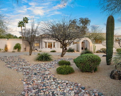 5709 N Harding Drive, Paradise Valley