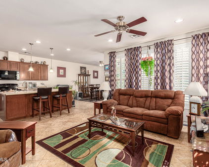 8960 W Nicolet Avenue, Glendale