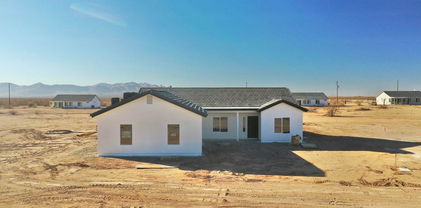 25852 W White Feather Lane, Wittmann