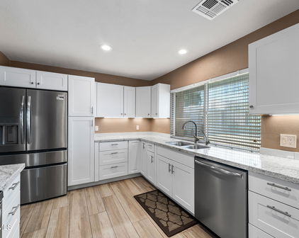 107 Leisure World --, Mesa