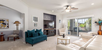 7401 W Arrowhead Clubhouse Drive Unit 2027, Glendale