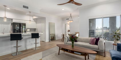 7401 W Arrowhead Clubhouse Drive Unit 1052, Glendale