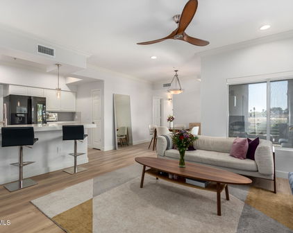 7401 W Arrowhead Clubhouse Drive Unit 1052, Glendale