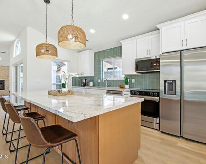 7204 W Mcrae Way, Glendale