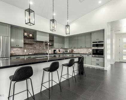 2812 E Pinchot Avenue, Phoenix