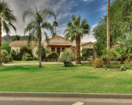 8634 N 52nd Street, Paradise Valley
