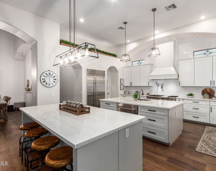 1207 S Larkspur Court, Gilbert