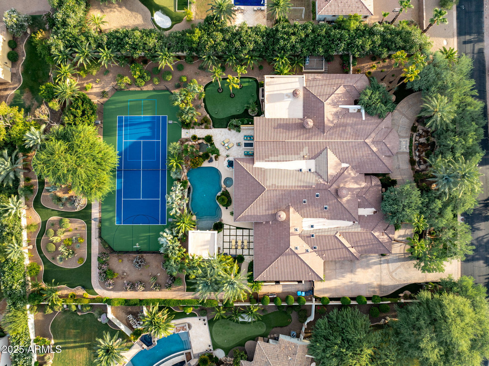 8305 N 50th Street, Paradise Valley, Arizona 85253. 5 bedrooms 6