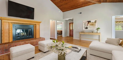 29873 Circle R Creek Ln, Escondido
