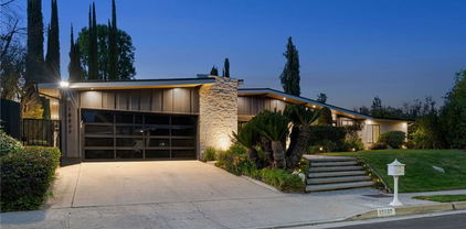 18839 La Amistad Place, Tarzana