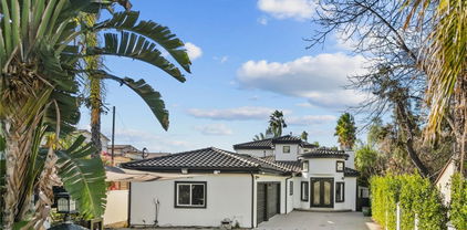 5157 Avenida Oriente, Tarzana