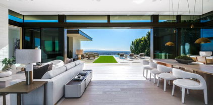 9006 Thrasher Avenue, Los Angeles