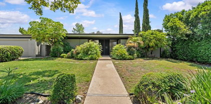 2216 N Indian Hill Boulevard, Claremont