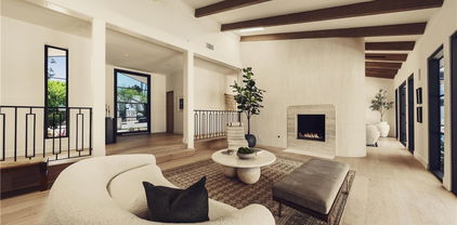 4195 Alonzo Avenue, Encino