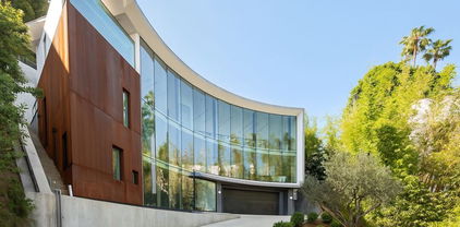 9277 Thrush Way, Los Angeles