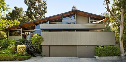 1256 Club House Drive, Pasadena