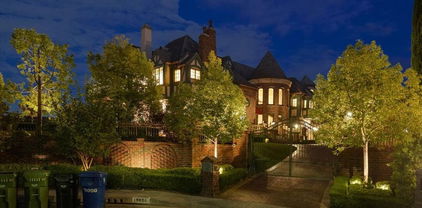 19000 Dorlon Drive, Tarzana