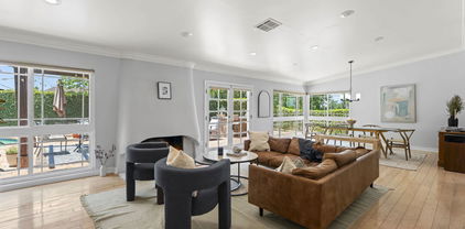 4701 Dunman Avenue, Woodland Hills