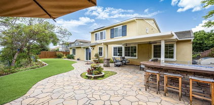 6081 Cala Lily St, Santee
