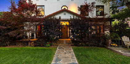 1052 New York Drive, Altadena