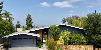 21815 Ambar Drive, Woodland Hills