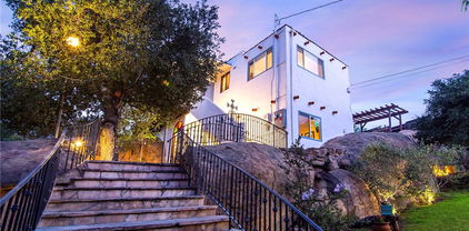 8500 Val Verde Drive, West Hills