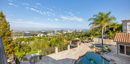 4440 Bergamo Drive, Encino