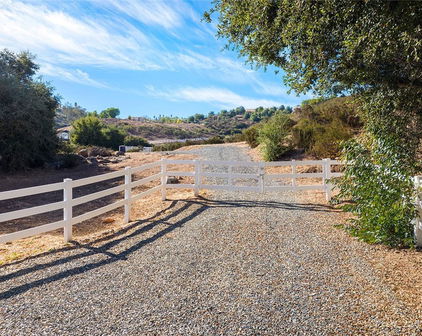 38563 Calle de Companero, Murrieta